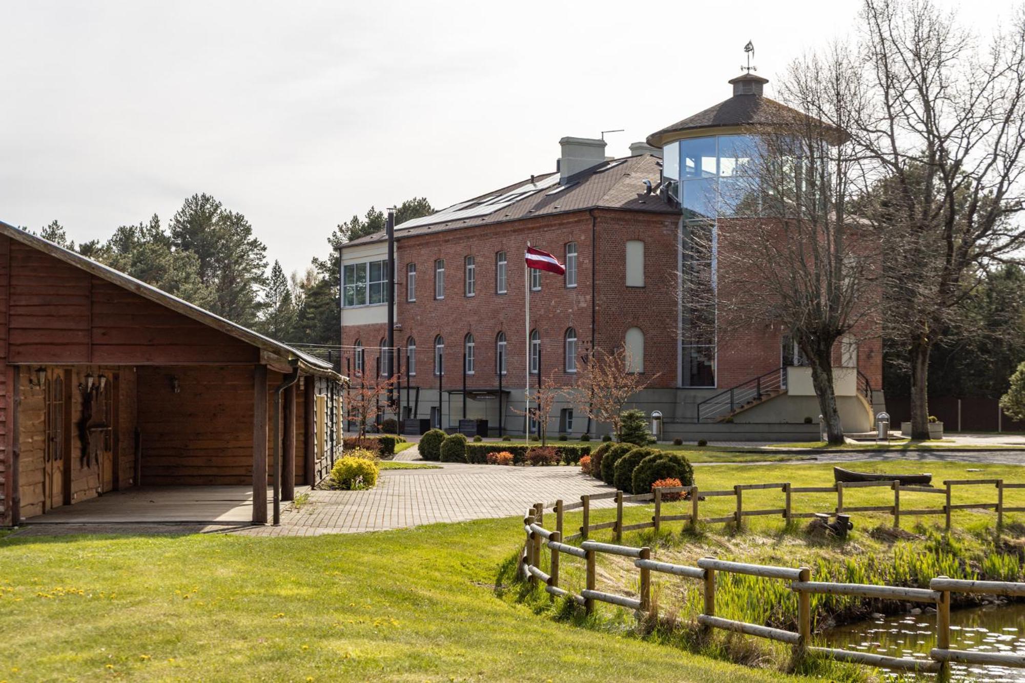 Roze Village Jurnieka Ligzda Perkone Bagian luar foto